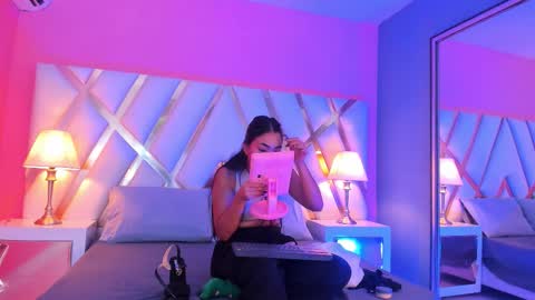 Snapshot of jadeekhan chatting on 10.09.25 Jade online show from 10.09.25