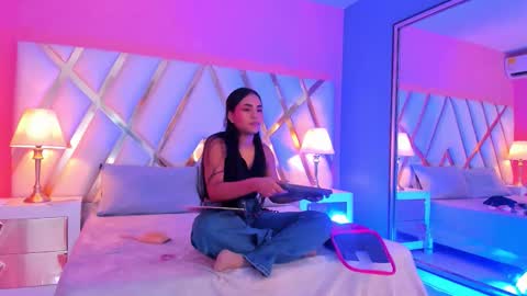 Snapshot of jadeekhan chatting on 10.11.25 Jade online show from 10.11.25