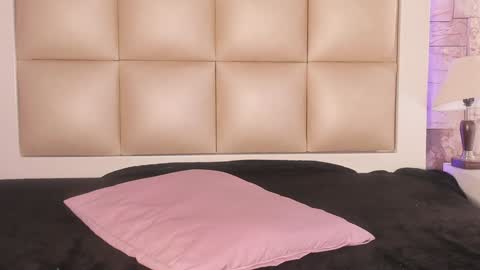 Snapshot of jadeestudios chatting on 01.07.25 jadeestudios online show from 01.07.25