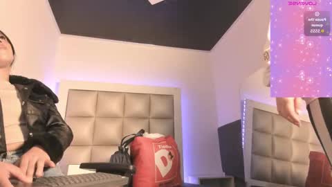 Snapshot of jadeestudios chatting on 09.15.25 jadeestudios online show from 09.15.25