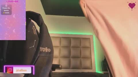 Snapshot of jadeestudios chatting on 09.29.25 jadeestudios online show from 09.29.25