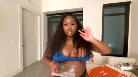 Snapshot of jadelove222 chatting on 12.17.24 Jade Love online show from 12.17.24