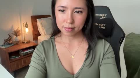 Jade Love online show from 10.21.25