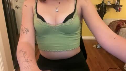 Snapshot of jadestarss chatting on 11.13.25 Jade 3 online show from 11.13.25