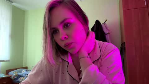 Snapshot of jadwigamanjarres chatting on 04.08.26 Mila online show from 04.08.26