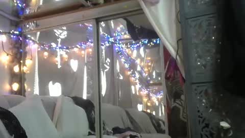 Jamie Rose Queenschild ever... online show from 02.04.25