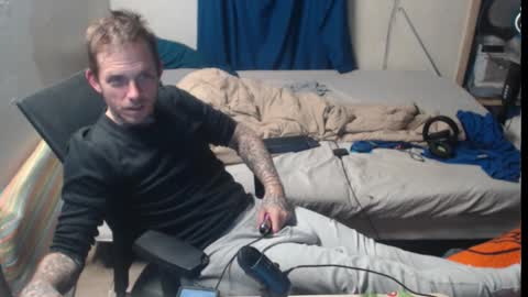 Snapshot of jake265897 chatting on 11.12.25 showingitoff online show from 11.12.25