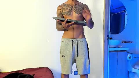 Snapshot of jakee_brown chatting on 02.11.25 Santiago online show from 02.11.25