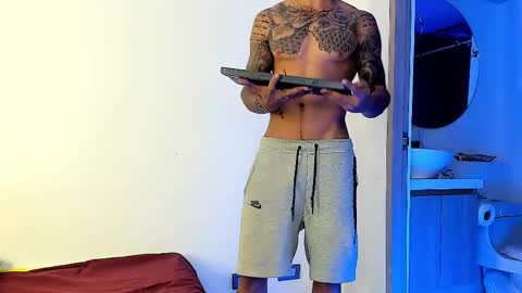 Snapshot of jakee_brown chatting on 02.11.25 Santiago online show from 02.11.25