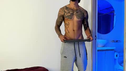 Snapshot of jakee_brown chatting on 02.17.25 Santiago online show from 02.17.25