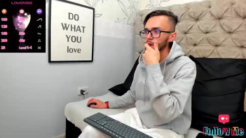 jakemagnus_ online show from 01.02.25