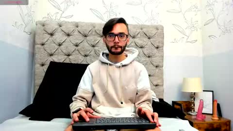 jakemagnus_ online show from 01.05.25