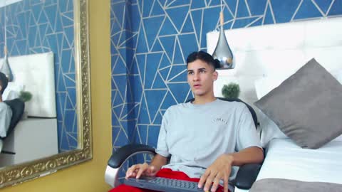 jakemoxleey online show from 01.14.25