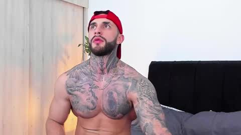 Snapshot of jakeortega chatting on 10.09.25 Jake Orthega online show from 10.09.25