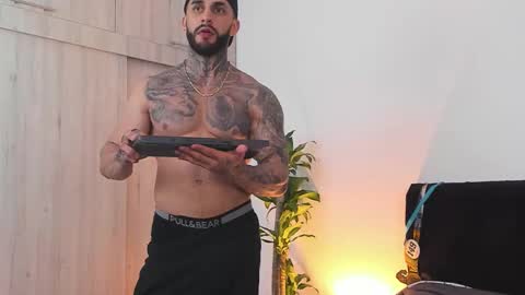 Snapshot of jakeortega chatting on 11.06.25 Jake Orthega online show from 11.06.25