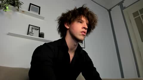 Snapshot of james_andersonn chatting on 10.19.25 James online show from 10.19.25