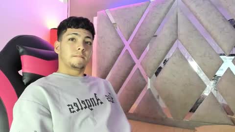 Snapshot of james_hill7 chatting on 11.06.25 James Hill online show from 11.06.25