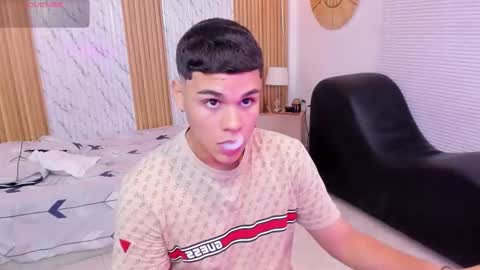 Snapshot of james_jonnes chatting on 09.30.25 James online show from 09.30.25