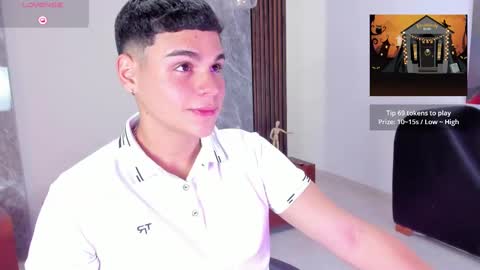 Snapshot of james_jonnes chatting on 10.05.25 James online show from 10.05.25