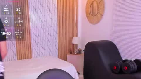 Snapshot of james_jonnes chatting on 10.14.25 James online show from 10.14.25