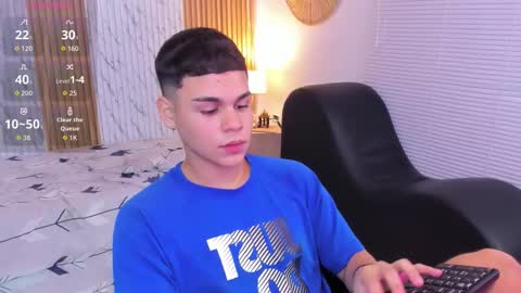 Snapshot of james_jonnes chatting on 10.19.25 James online show from 10.19.25