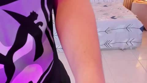 Snapshot of james_jonnes chatting on 10.21.25 James online show from 10.21.25