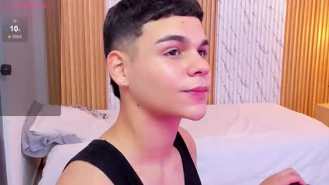 Snapshot of james_jonnes chatting on 11.07.25 James online show from 11.07.25