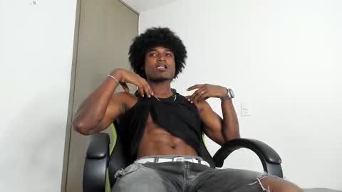 Snapshot of james_makony_1 chatting on 12.17.24 james_makony_1 online show from 12.17.24