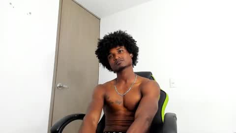 Snapshot of james_makony_1 chatting on 12.19.24 james_makony_1 online show from 12.19.24