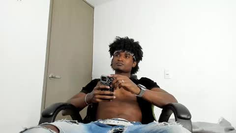 Snapshot of james_makony_1 chatting on 12.23.24 james_makony_1 online show from 12.23.24