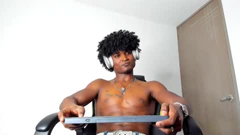 Snapshot of james_makony_1 chatting on 01.15.25 james_makony_1 online show from 01.15.25