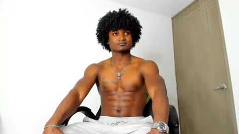 Snapshot of james_makony_1 chatting on 02.01.25 james_makony_1 online show from 02.01.25