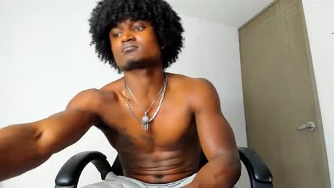 Snapshot of james_makony_1 chatting on 02.05.25 james_makony_1 online show from 02.05.25