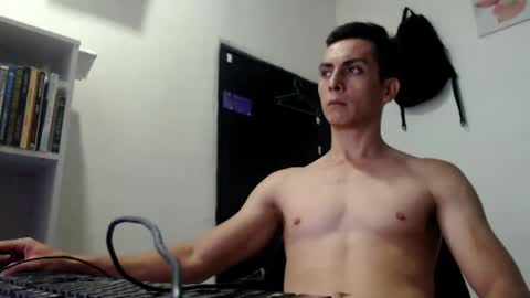 Snapshot of jamesbrom2000 chatting on 11.19.25 jamesbrom2000 online show from 11.19.25