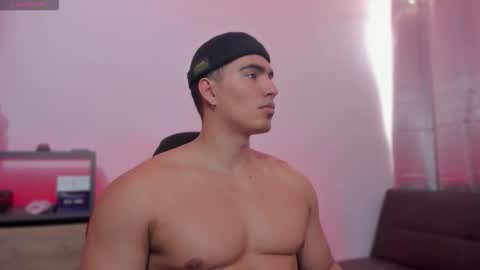 Snapshot of jamesgraay chatting on 10.06.25 James Gray online show from 10.06.25