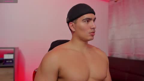 Snapshot of jamesgraay chatting on 10.12.25 James Gray online show from 10.12.25