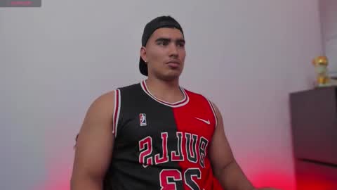 Snapshot of jamesgraay chatting on 11.06.25 James Gray online show from 11.06.25