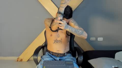 Snapshot of jamesinked_ chatting on 12.06.24 Jamesinked online show from 12.06.24