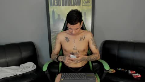 Snapshot of jamesinked_ chatting on 12.07.24 Jamesinked online show from 12.07.24