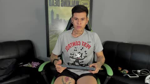 Snapshot of jamesinked_ chatting on 12.15.24 Jamesinked online show from 12.15.24