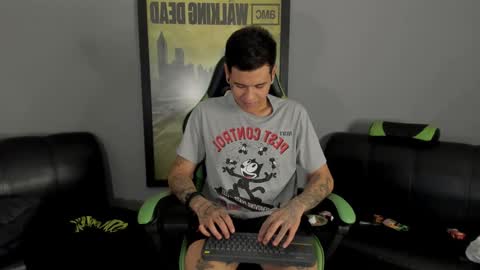 Snapshot of jamesinked_ chatting on 12.15.24 Jamesinked online show from 12.15.24