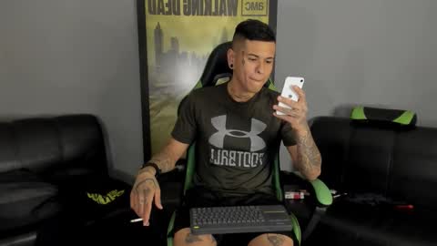 Snapshot of jamesinked_ chatting on 12.21.24 Jamesinked online show from 12.21.24