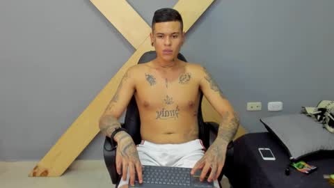 Snapshot of jamesinked_ chatting on 12.26.24 Jamesinked online show from 12.26.24