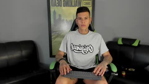 Snapshot of jamesinked_ chatting on 12.28.24 Jamesinked online show from 12.28.24