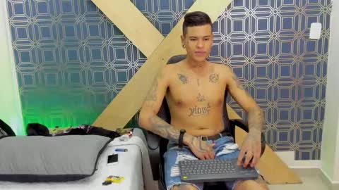 Snapshot of jamesinked_ chatting on 12.31.24 Jamesinked online show from 12.31.24