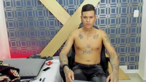 Snapshot of jamesinked_ chatting on 01.02.25 Jamesinked online show from 01.02.25