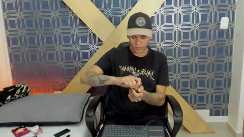 Snapshot of jamesinked_ chatting on 01.09.25 Jamesinked online show from 01.09.25