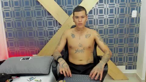Snapshot of jamesinked_ chatting on 01.10.25 Jamesinked online show from 01.10.25