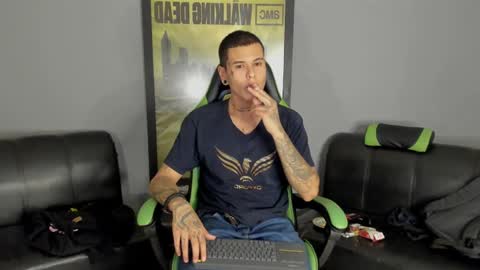 Snapshot of jamesinked_ chatting on 01.12.25 Jamesinked online show from 01.12.25