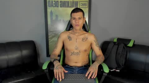 Snapshot of jamesinked_ chatting on 01.12.25 Jamesinked online show from 01.12.25